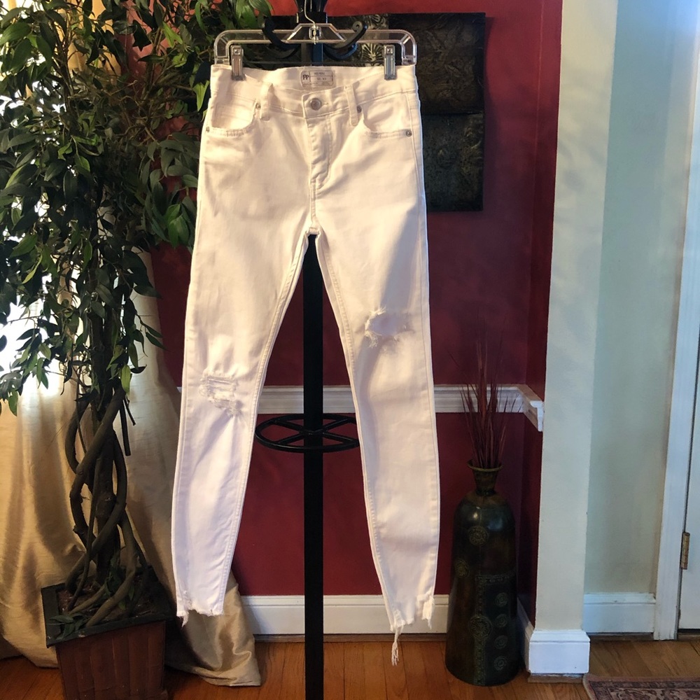 Free People White Distressed Jeans - Picture 6 of 6